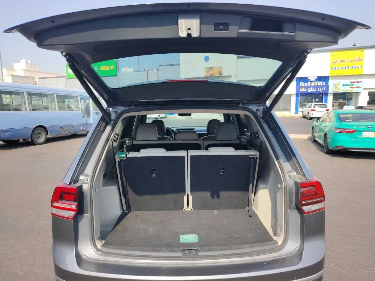 Car image 26