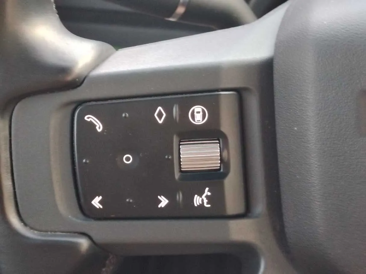 Car image 26