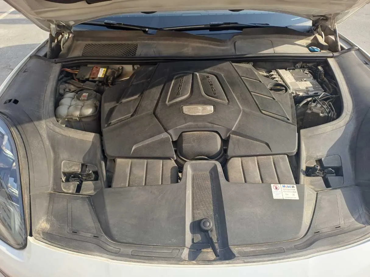 Car image 25