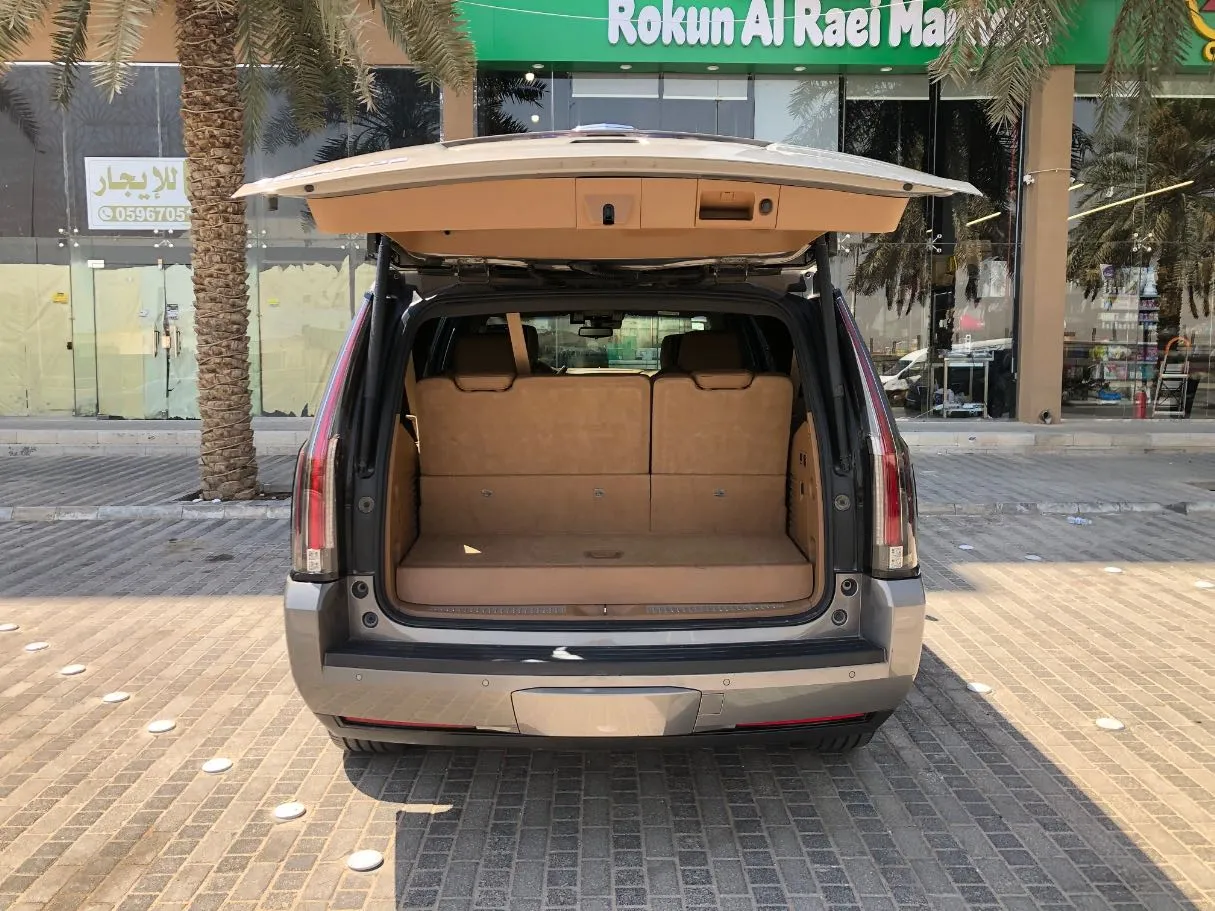 Car image 21