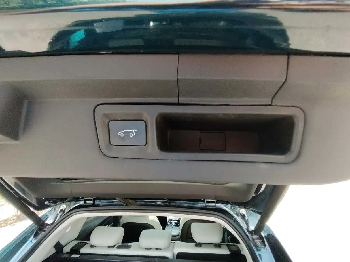 Car image 34