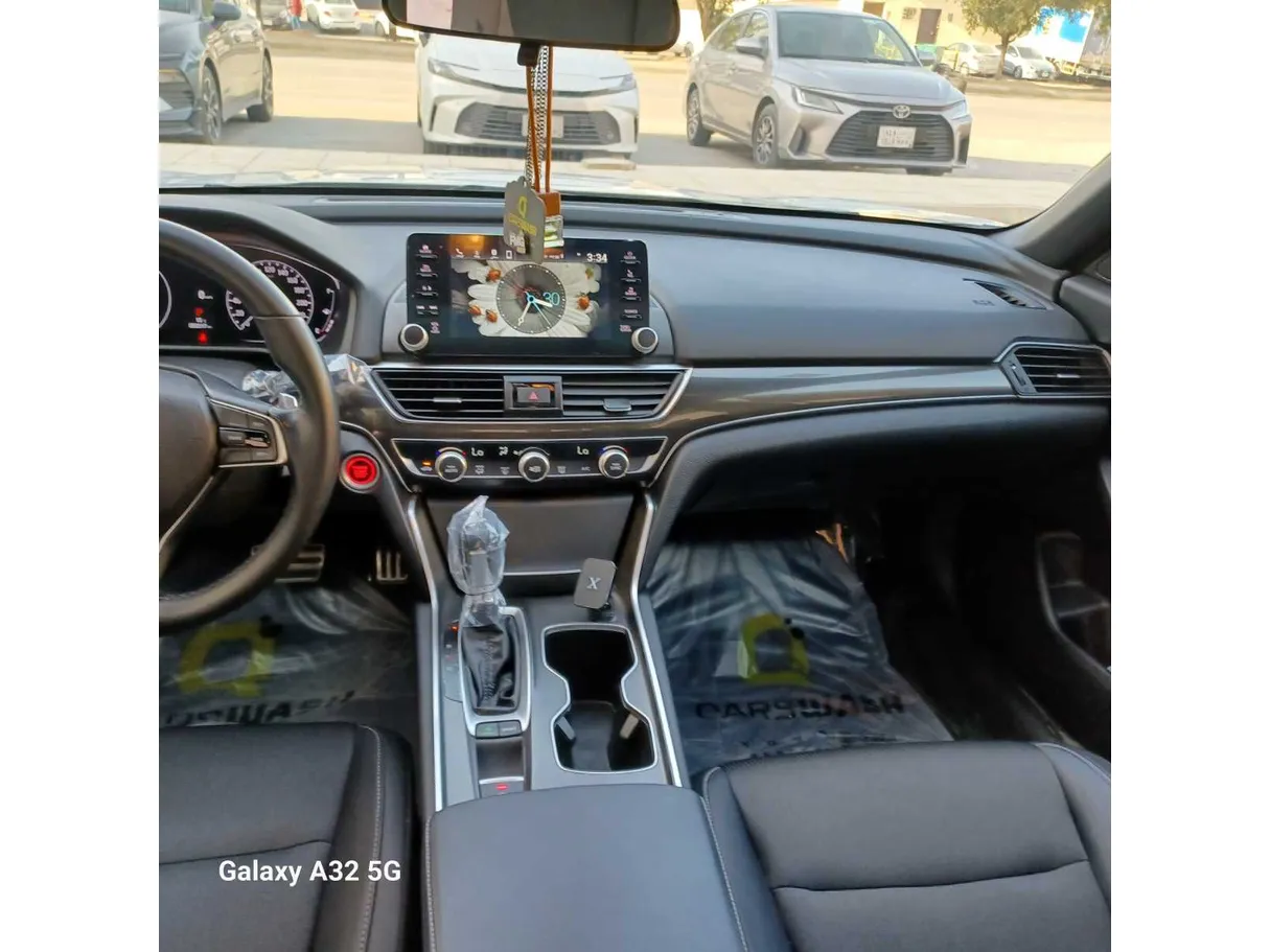 Car image 15