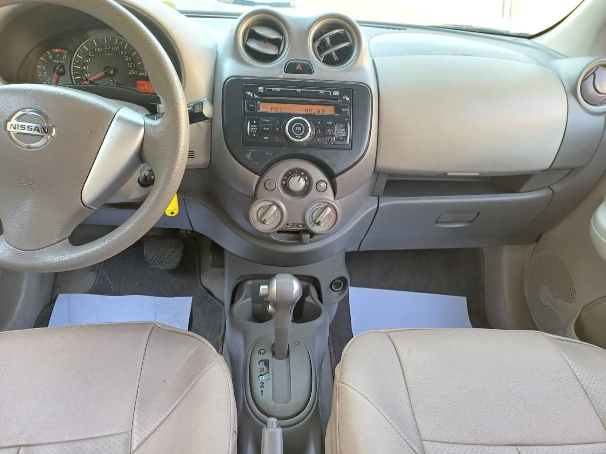 Car image 18