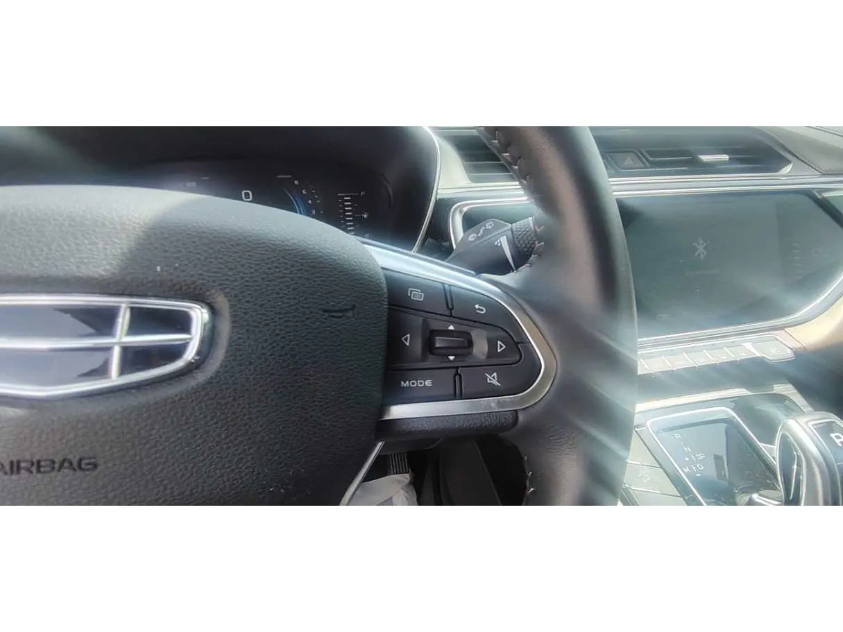 Car image 26