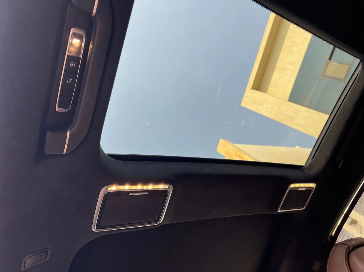 Car image 30