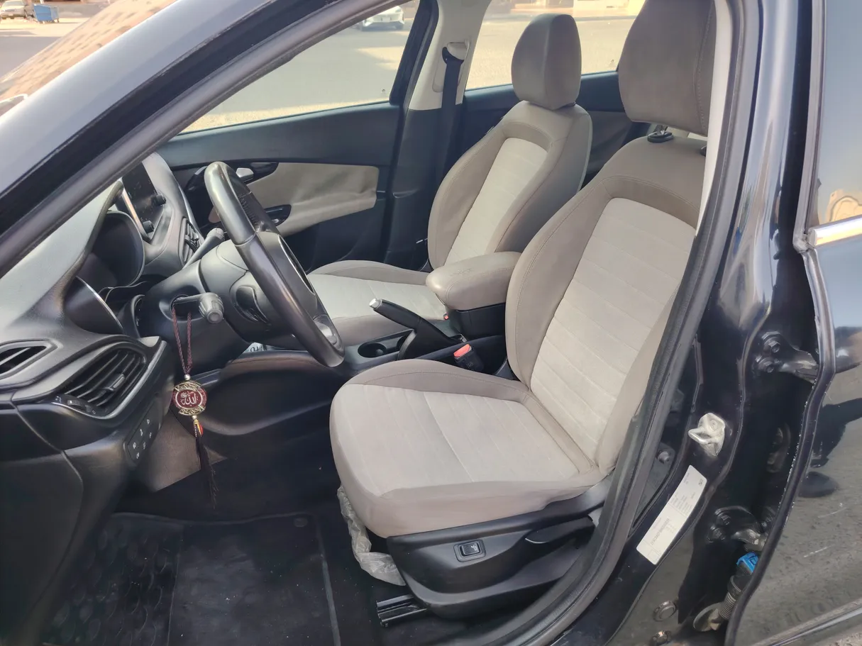 Car image 11