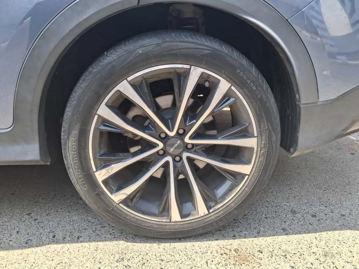 Car image 9
