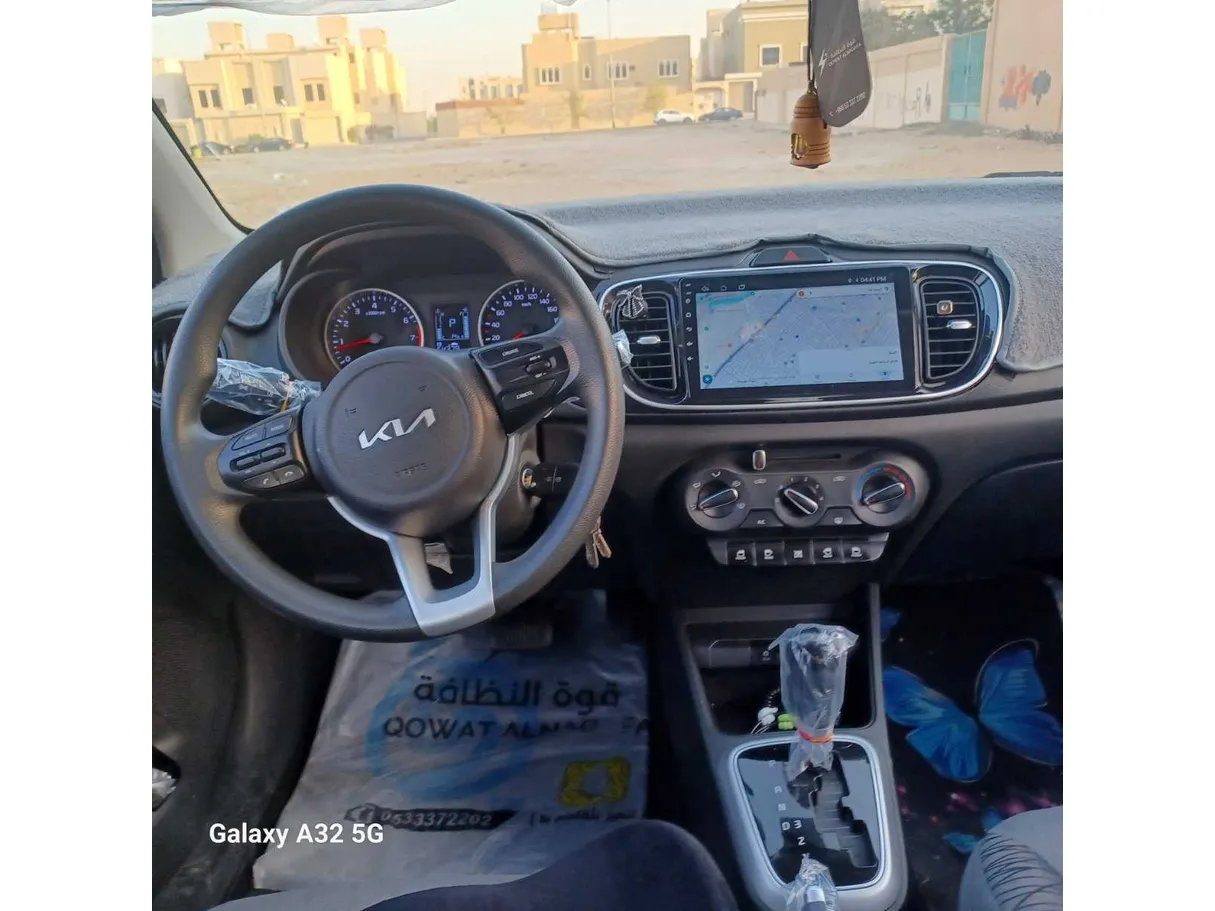 Car image 14
