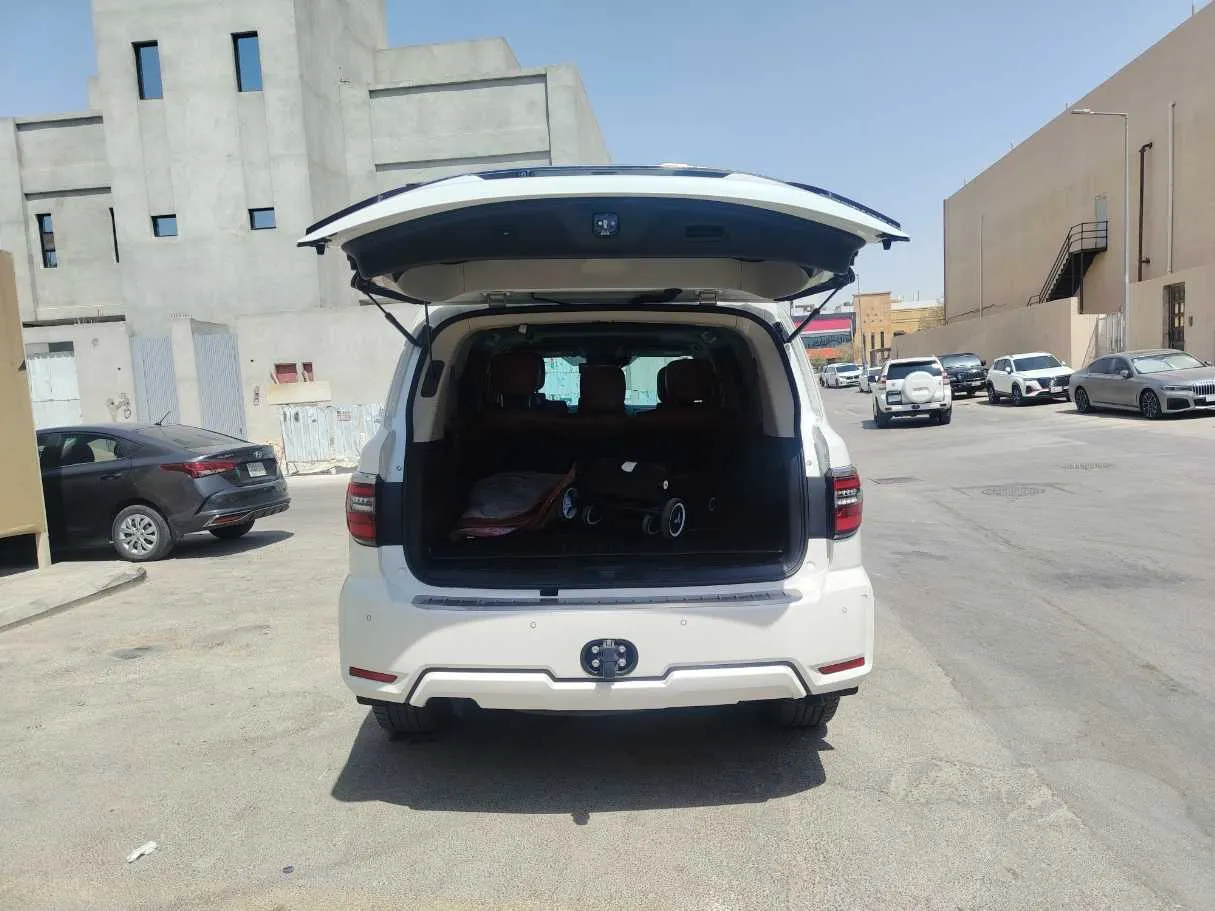 Car image 26