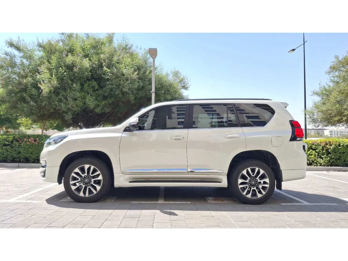 Car image 8