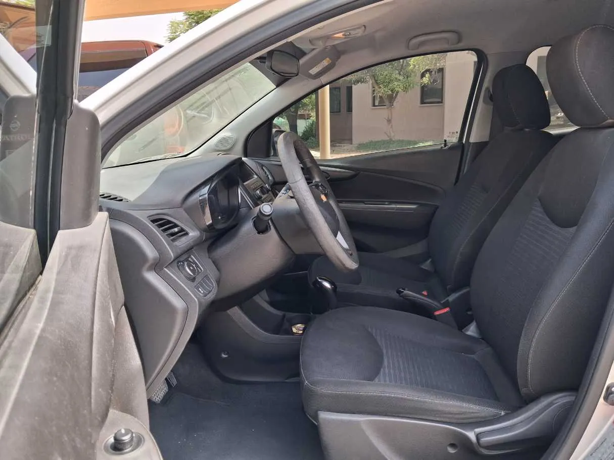 Car image 8