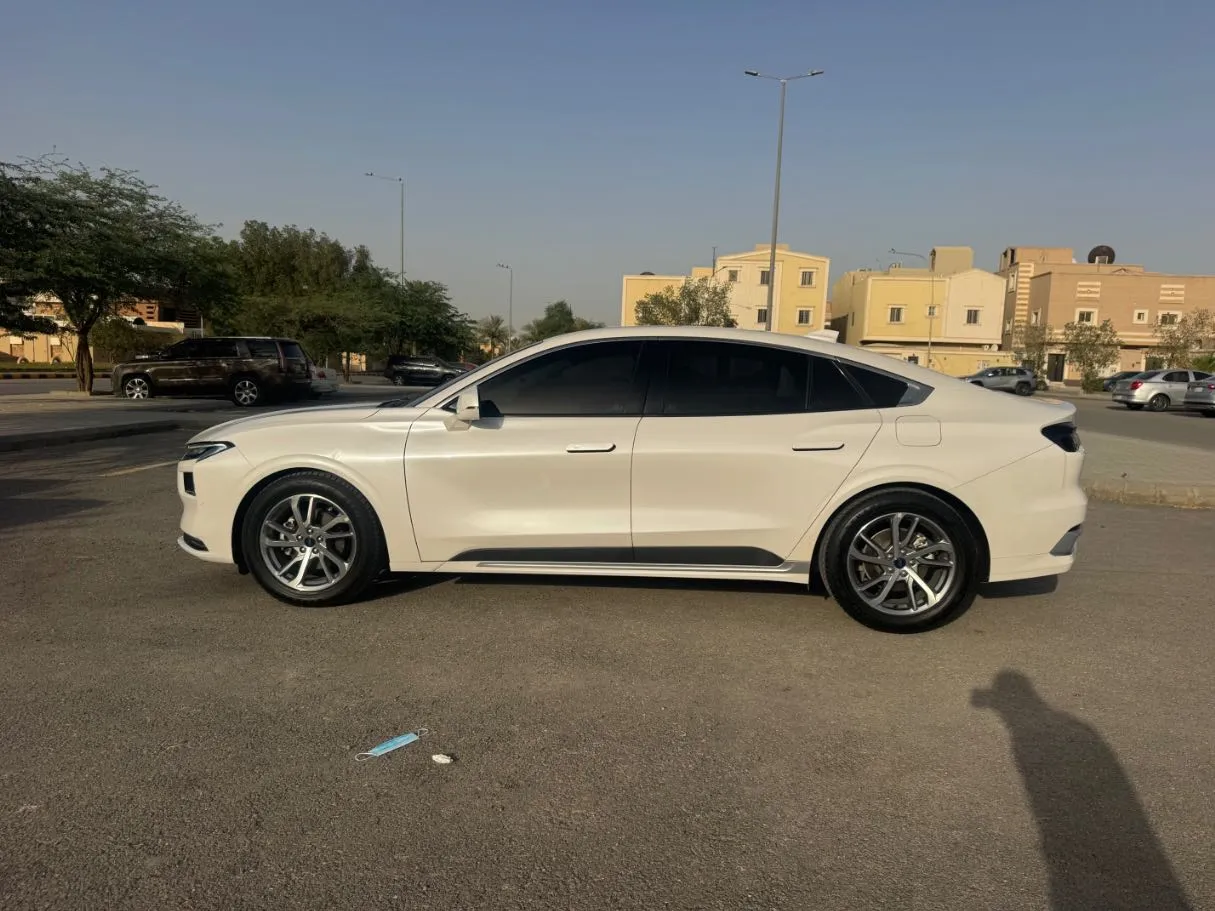 Car image 8