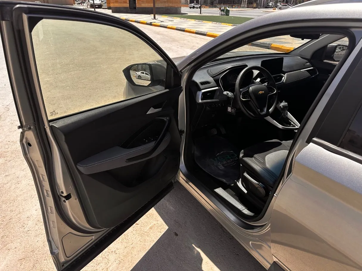Car image 11