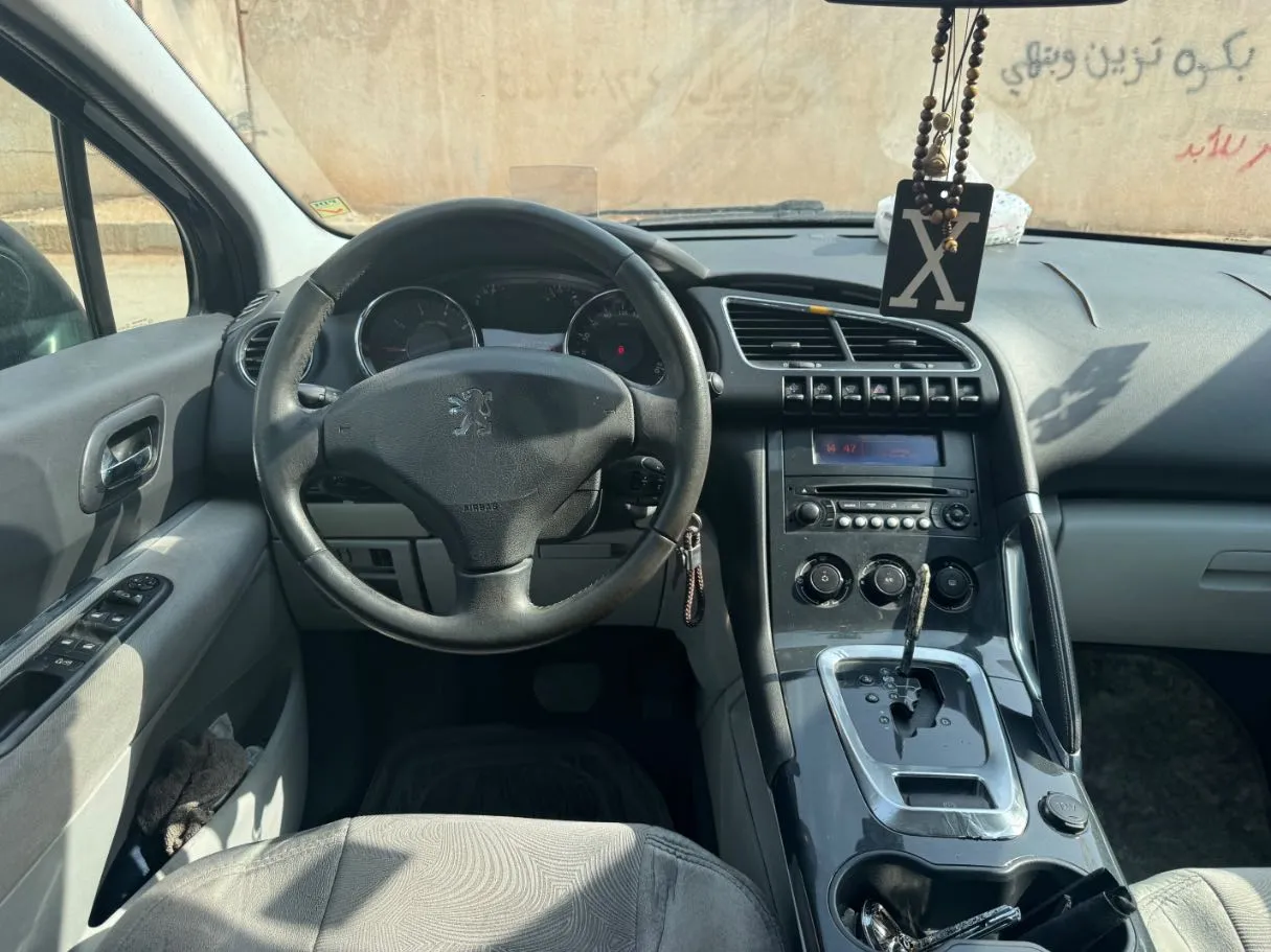 Car image 13