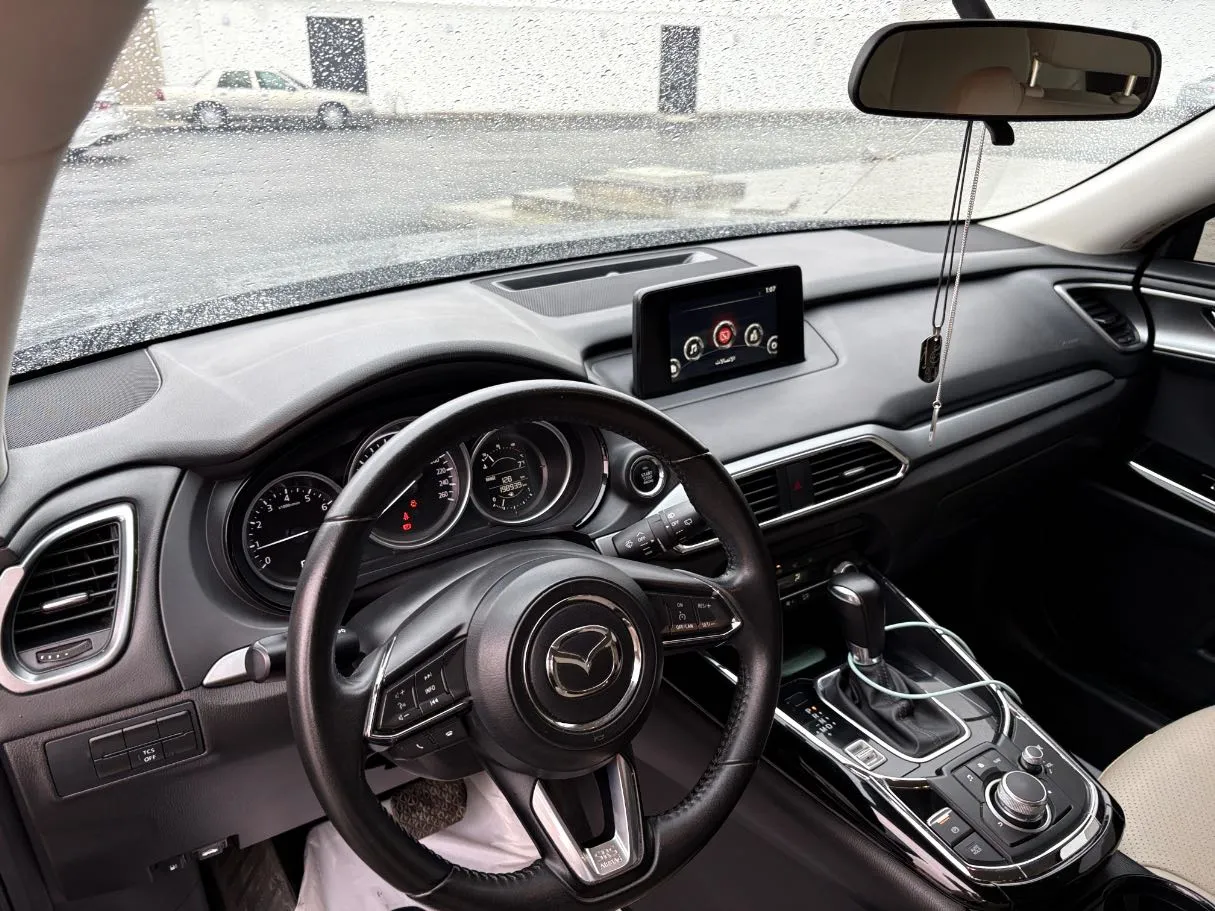 Car image 13