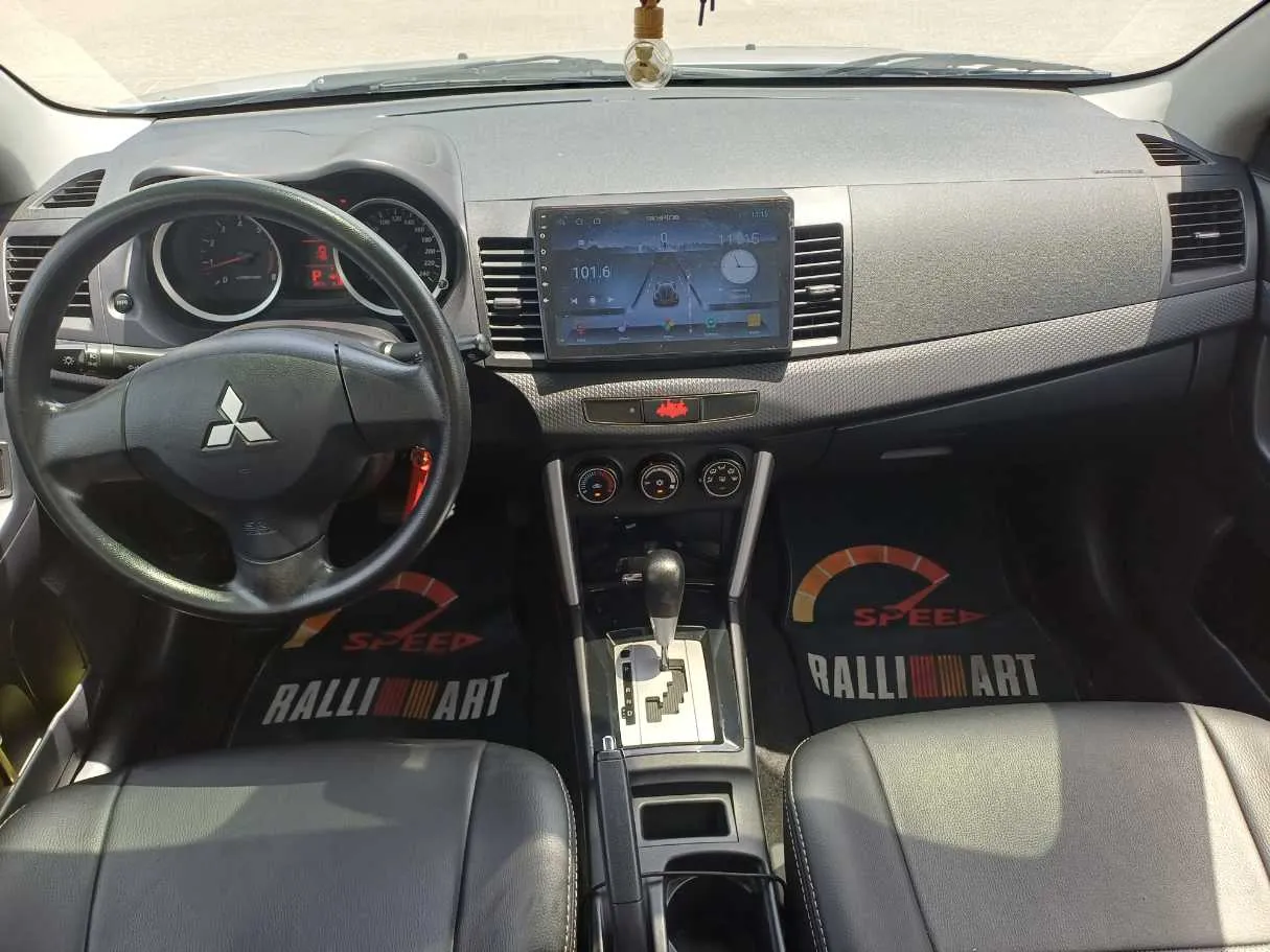 Car image 15