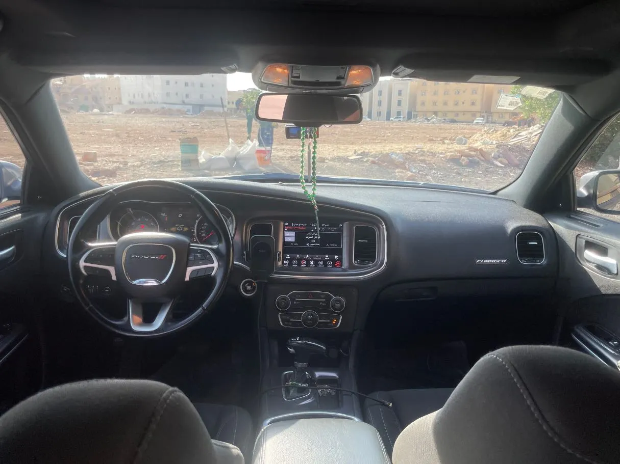 Car image 17