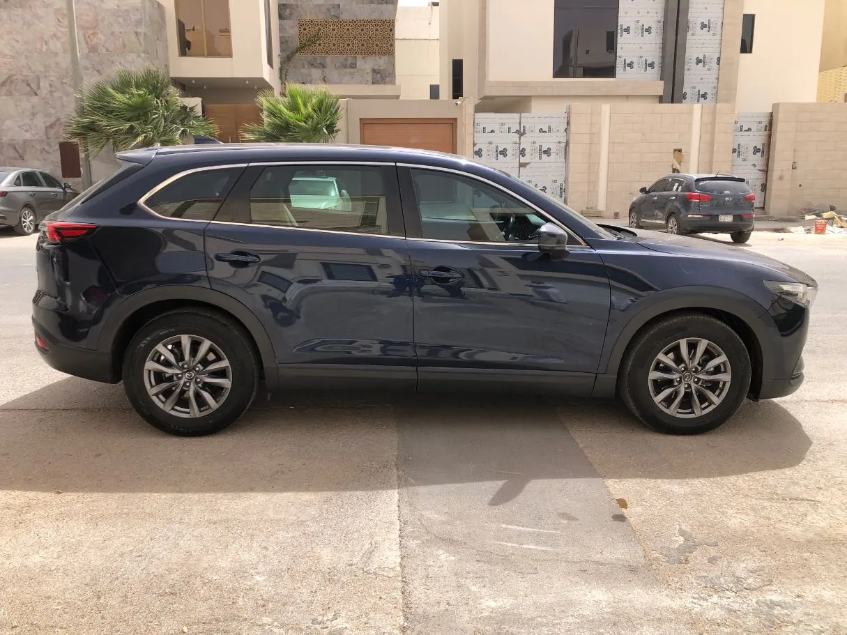 Car image 4