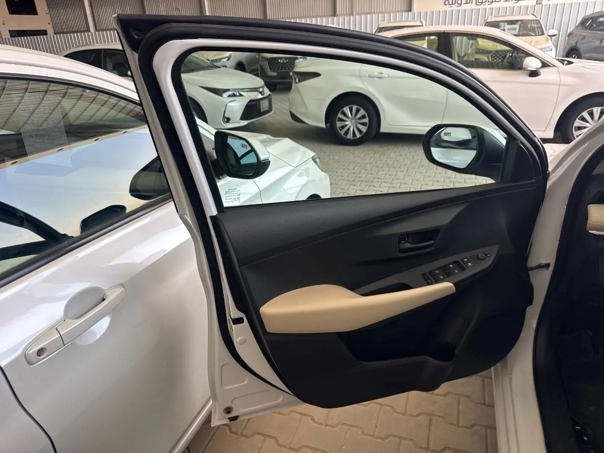 Car image 8