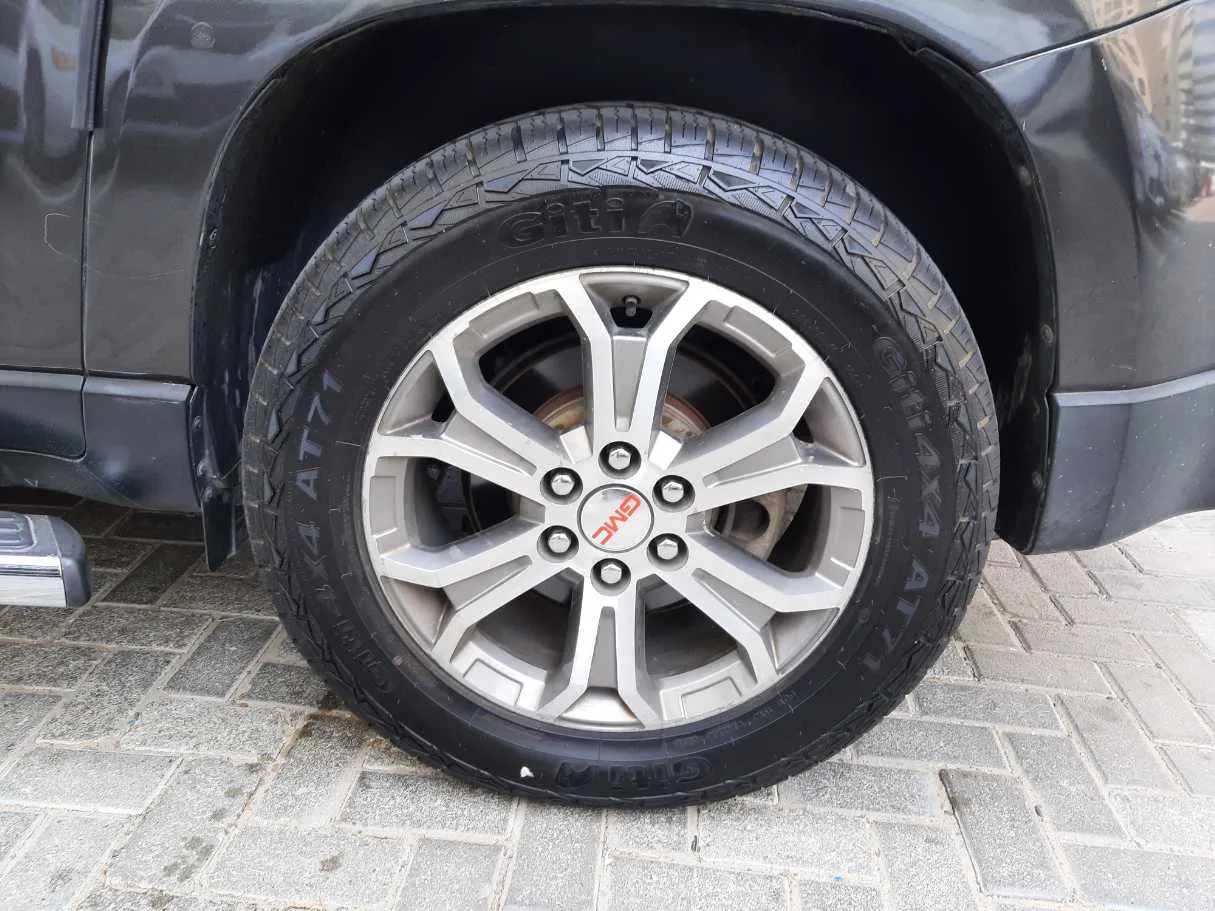 Car image 9