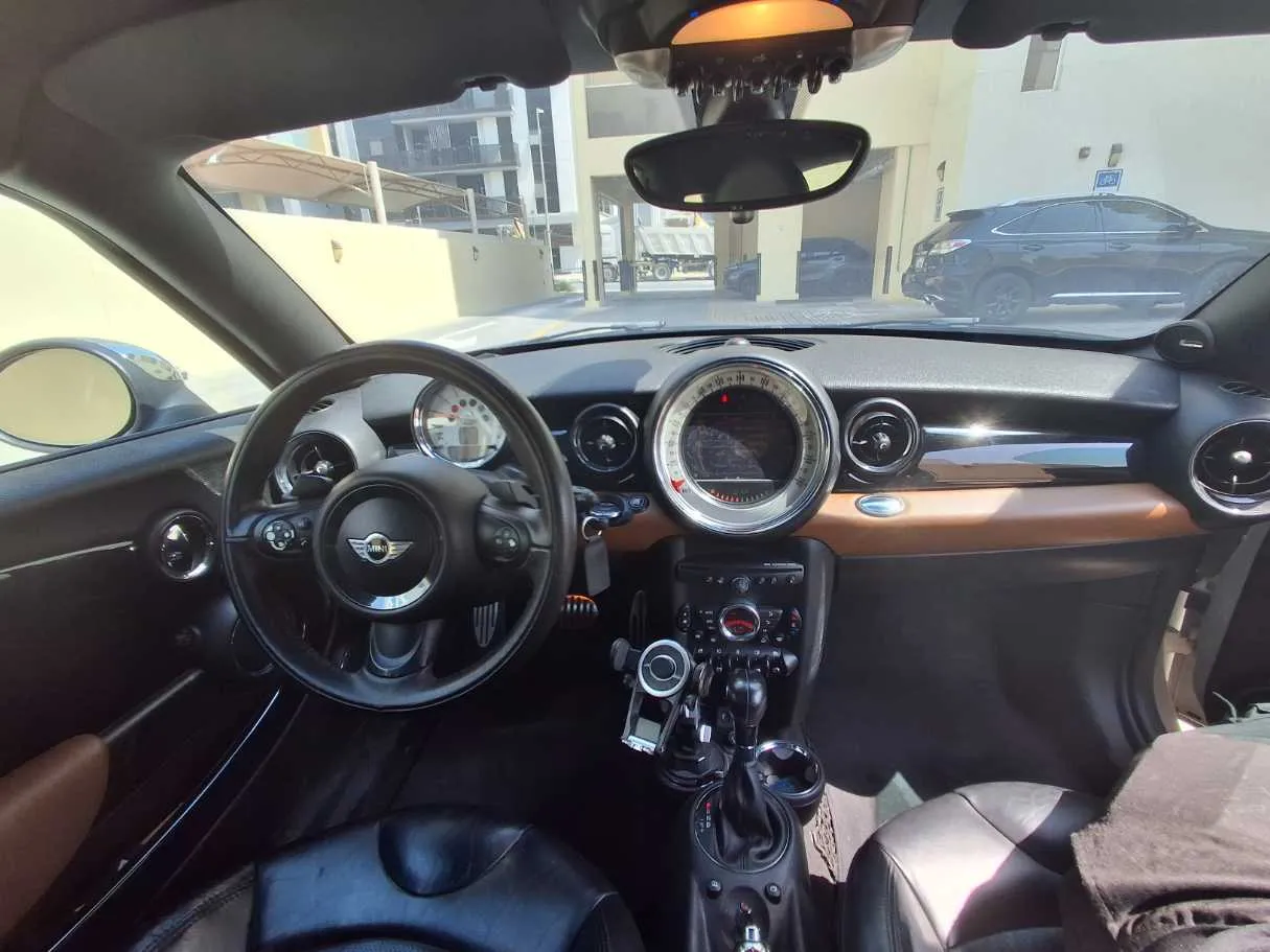 Car image 17