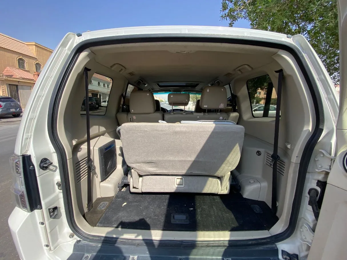 Car image 23