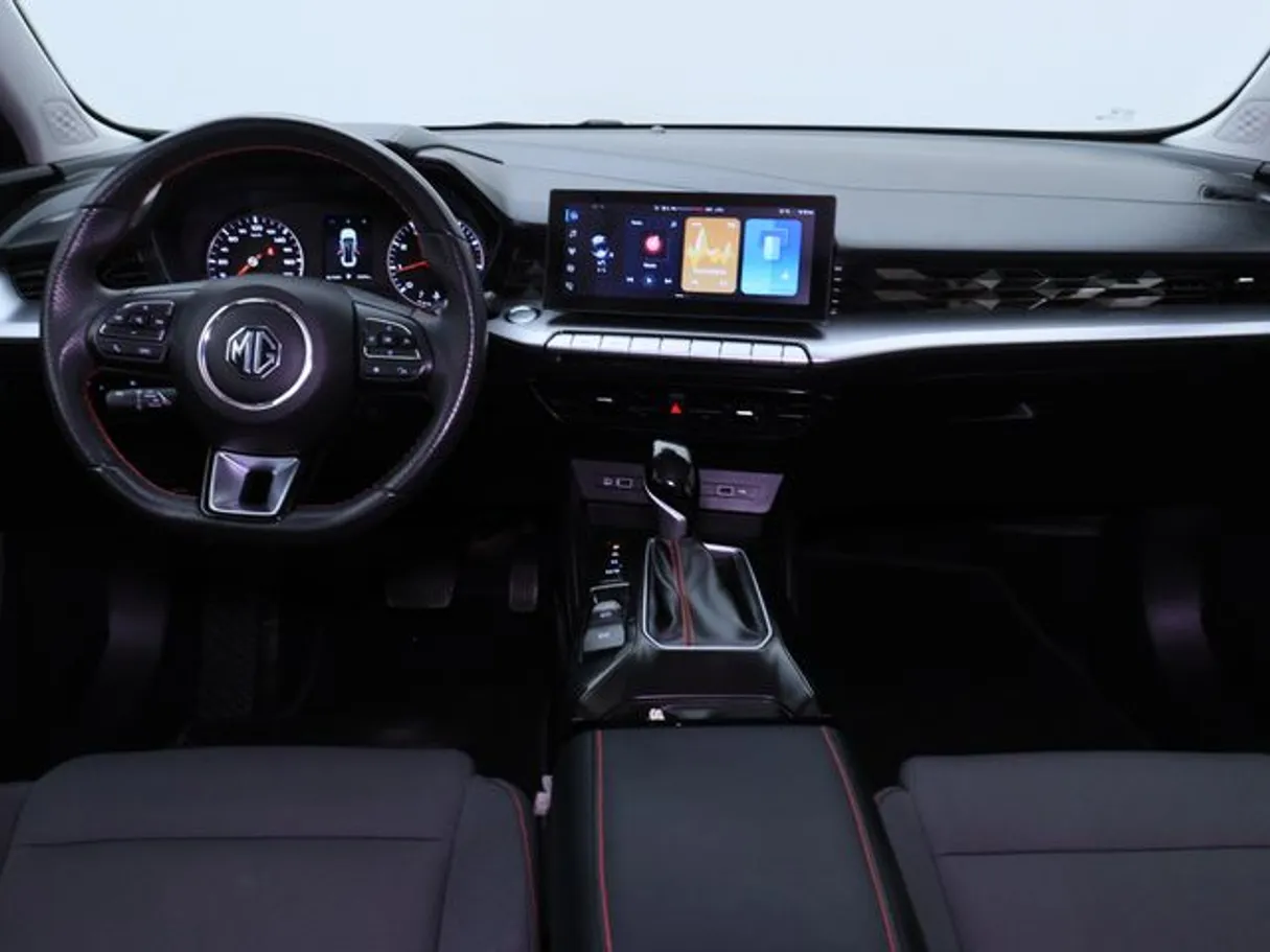 Car image 14