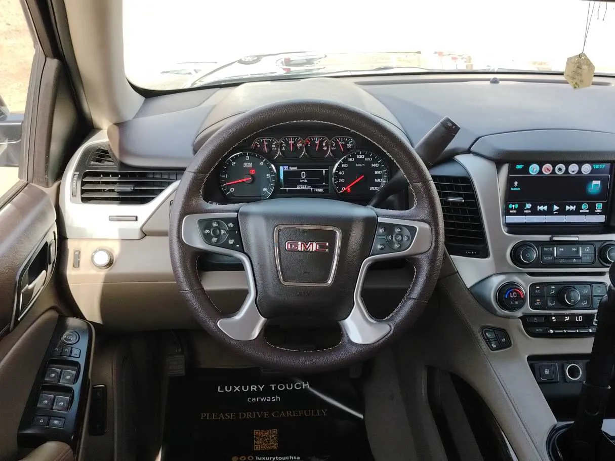 Car image 24
