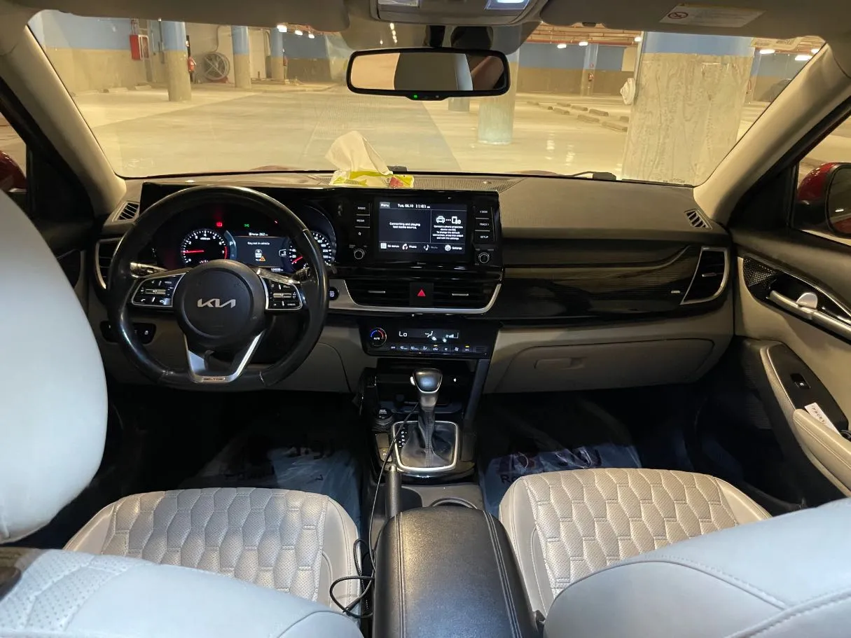 Car image 18