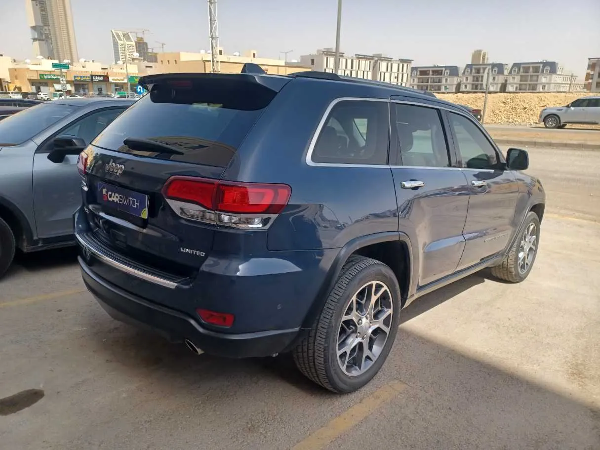 Car image 5