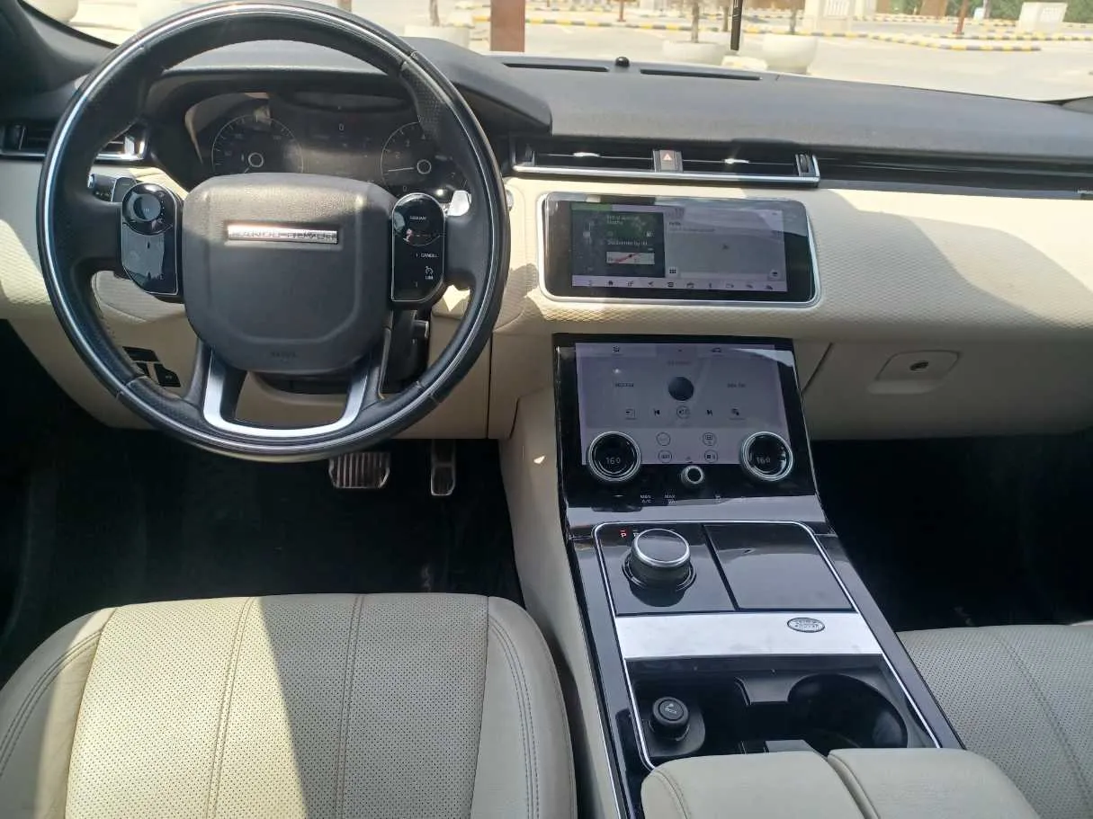 Car image 16