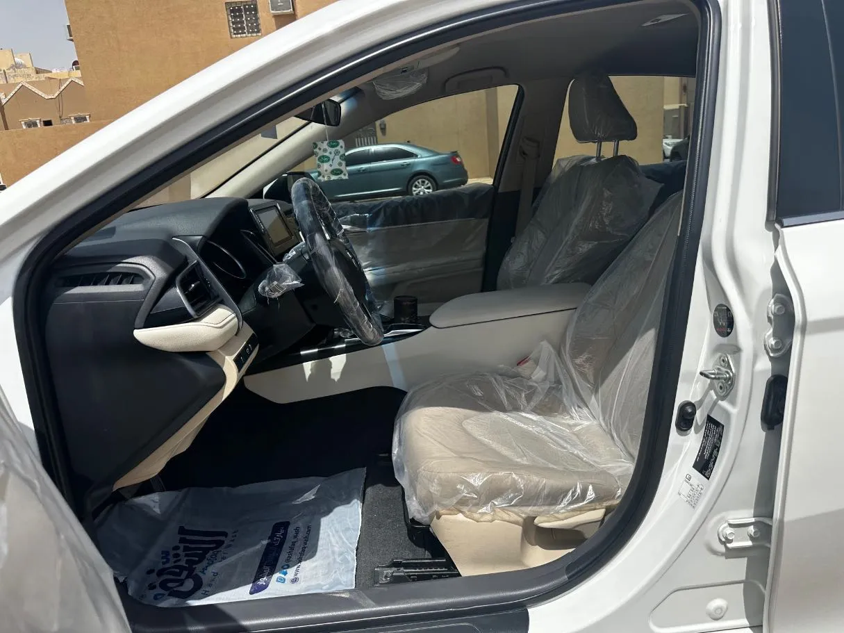 Car image 11