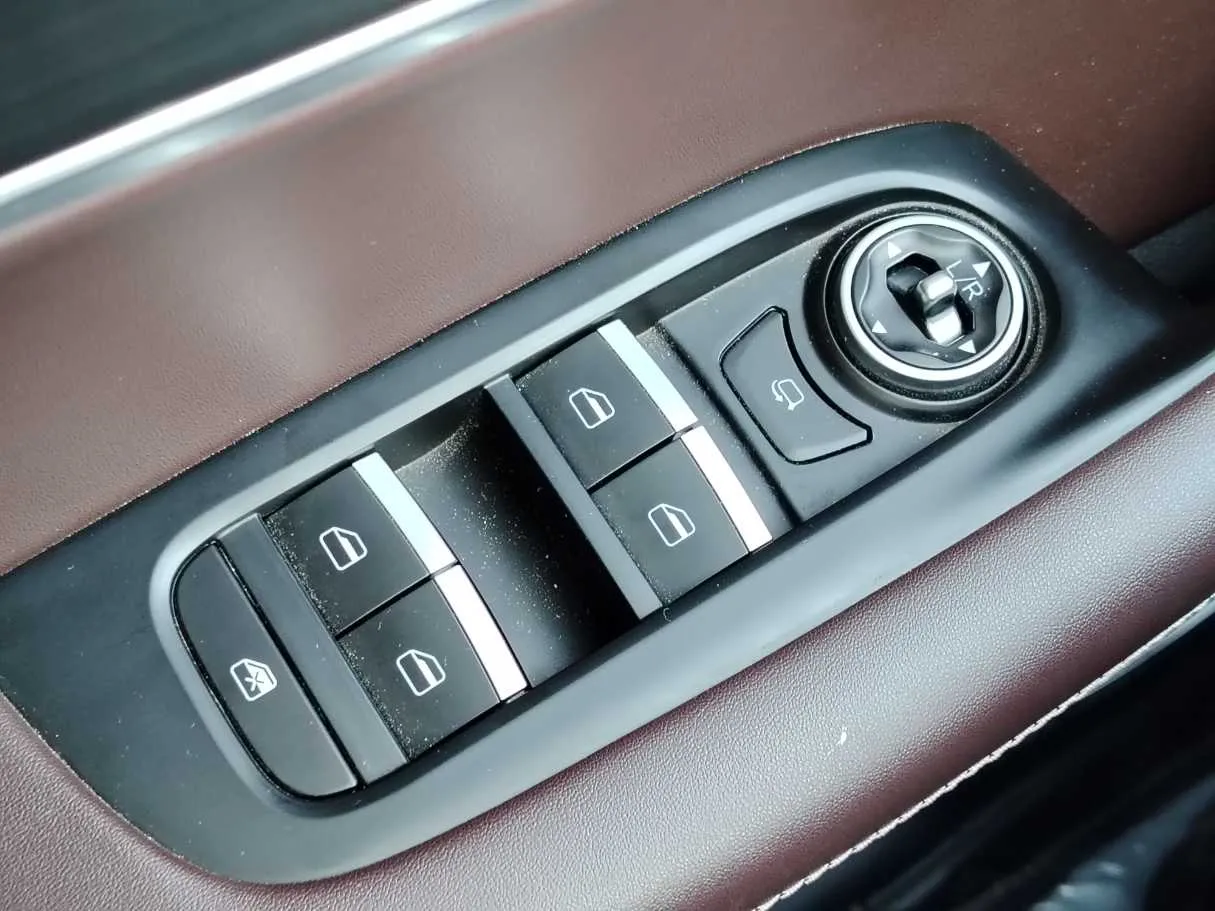 Car image 31