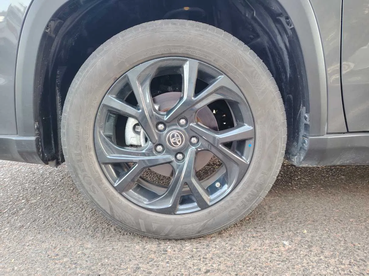 Car image 11