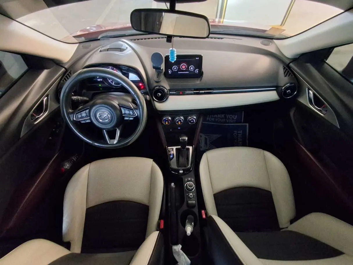 Car image 14
