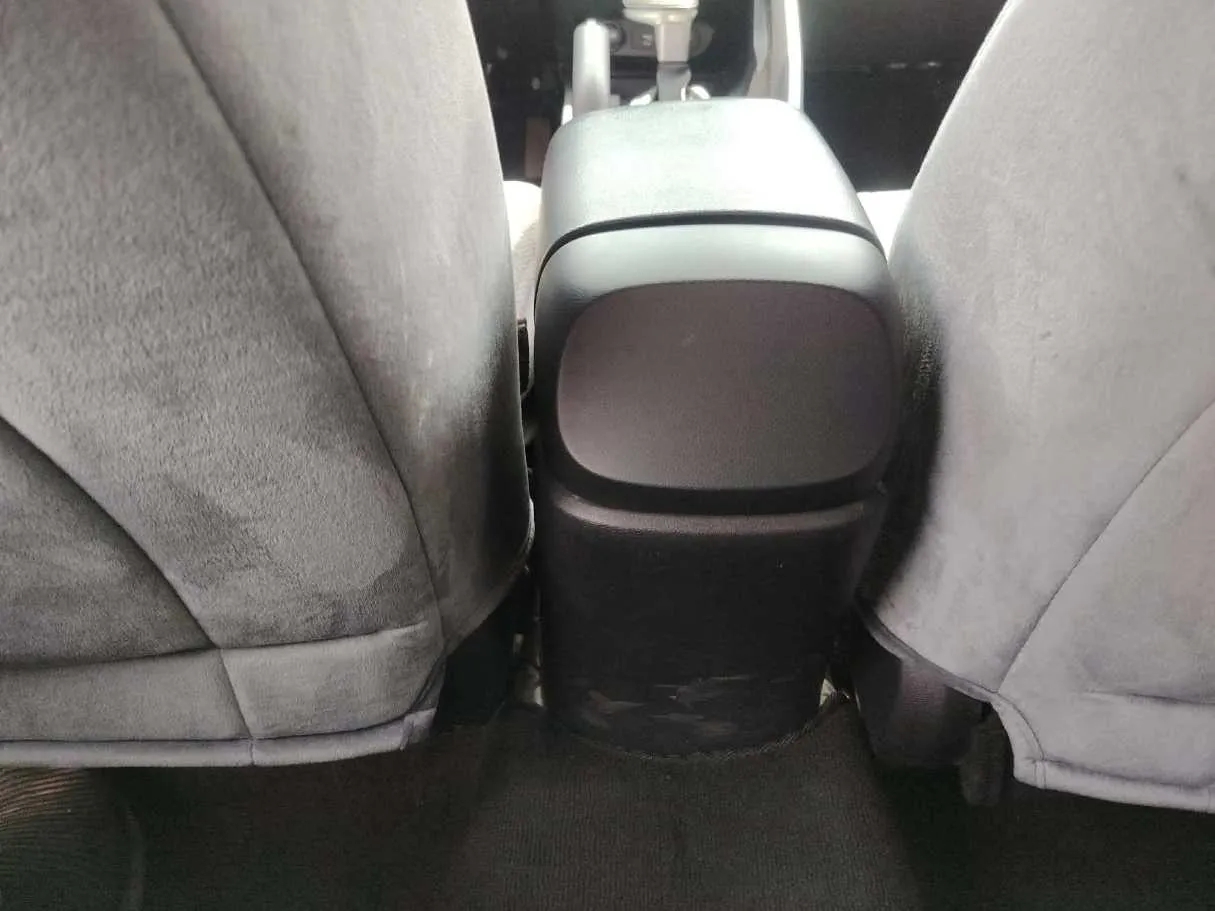 Car image 34