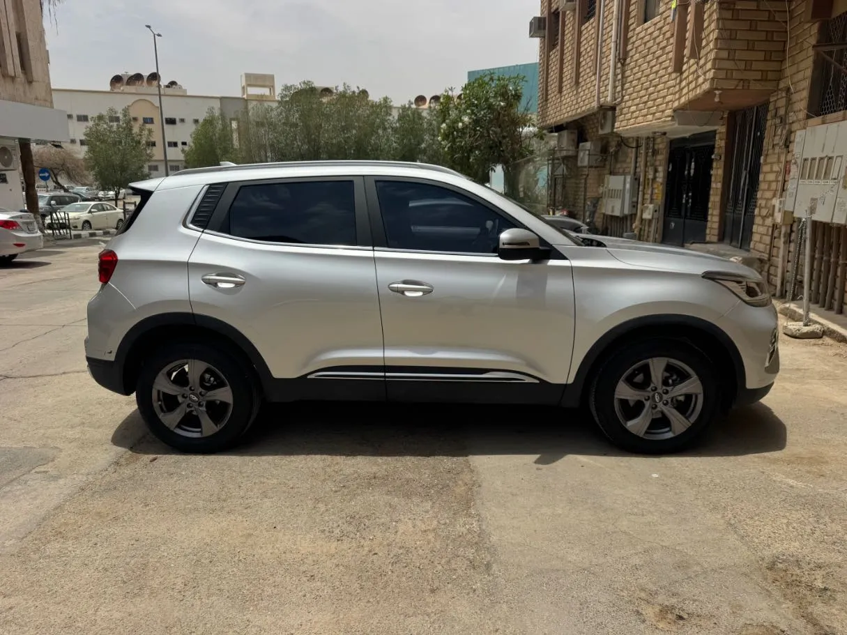 Car image 4