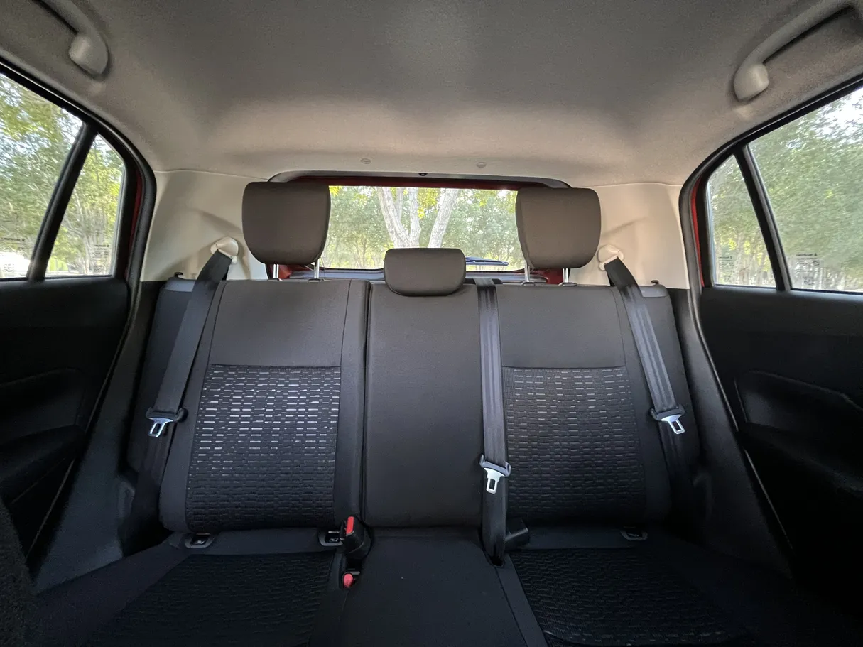 Car image 12