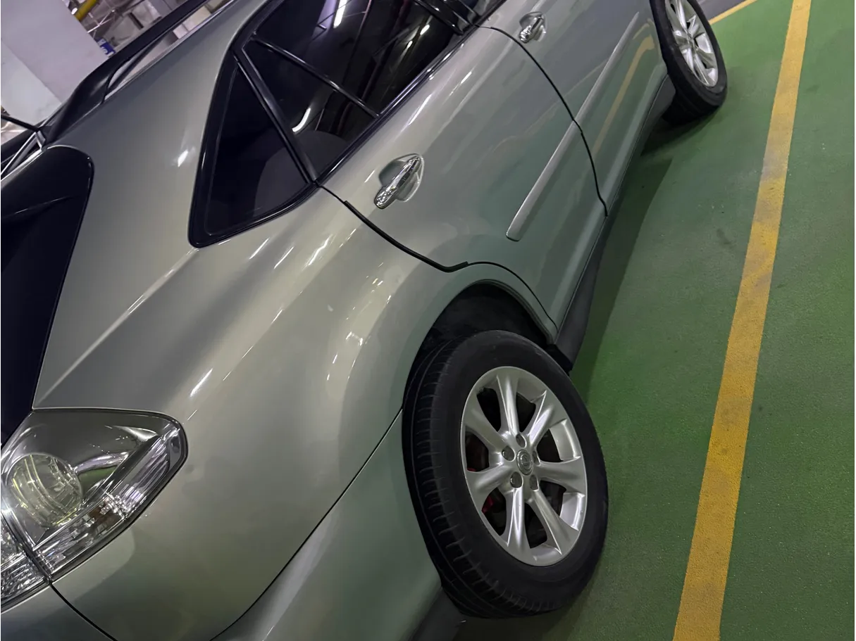 Car image 3