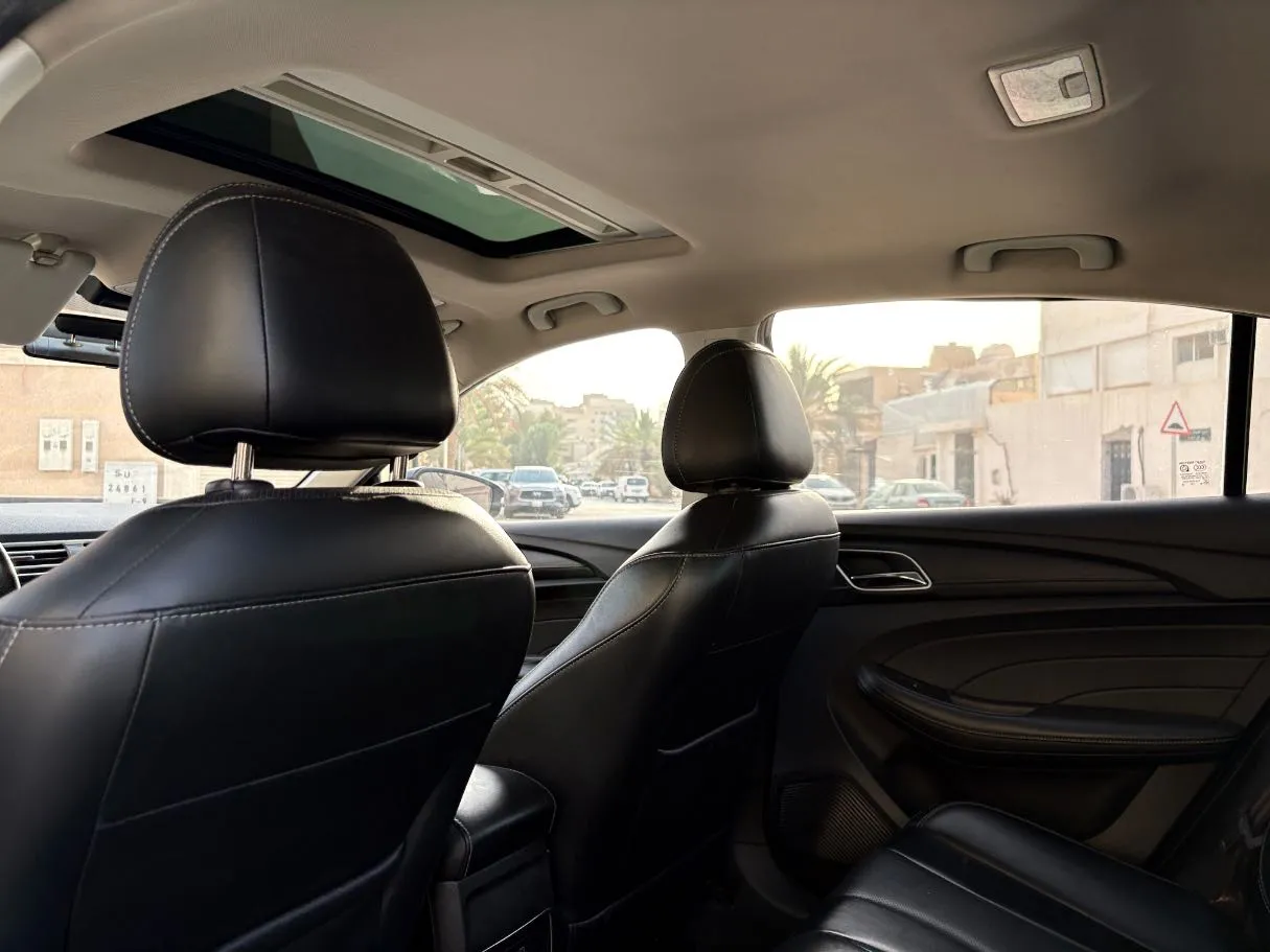 Car image 17