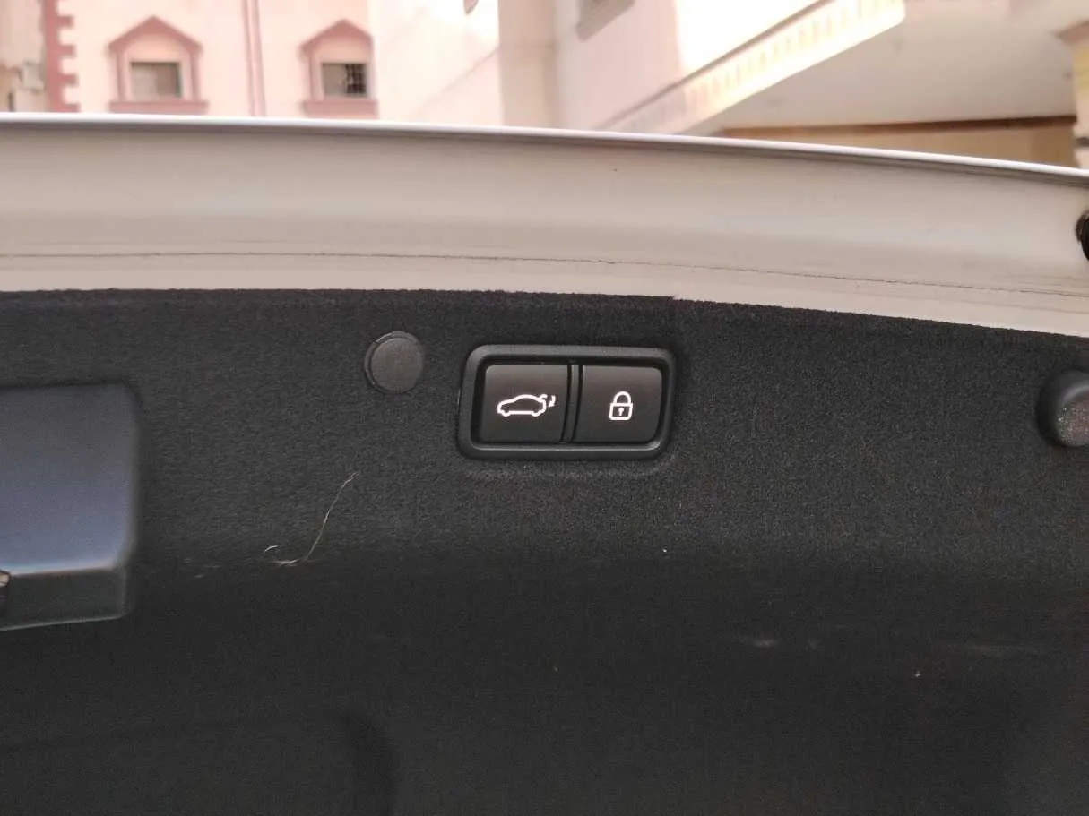 Car image 28