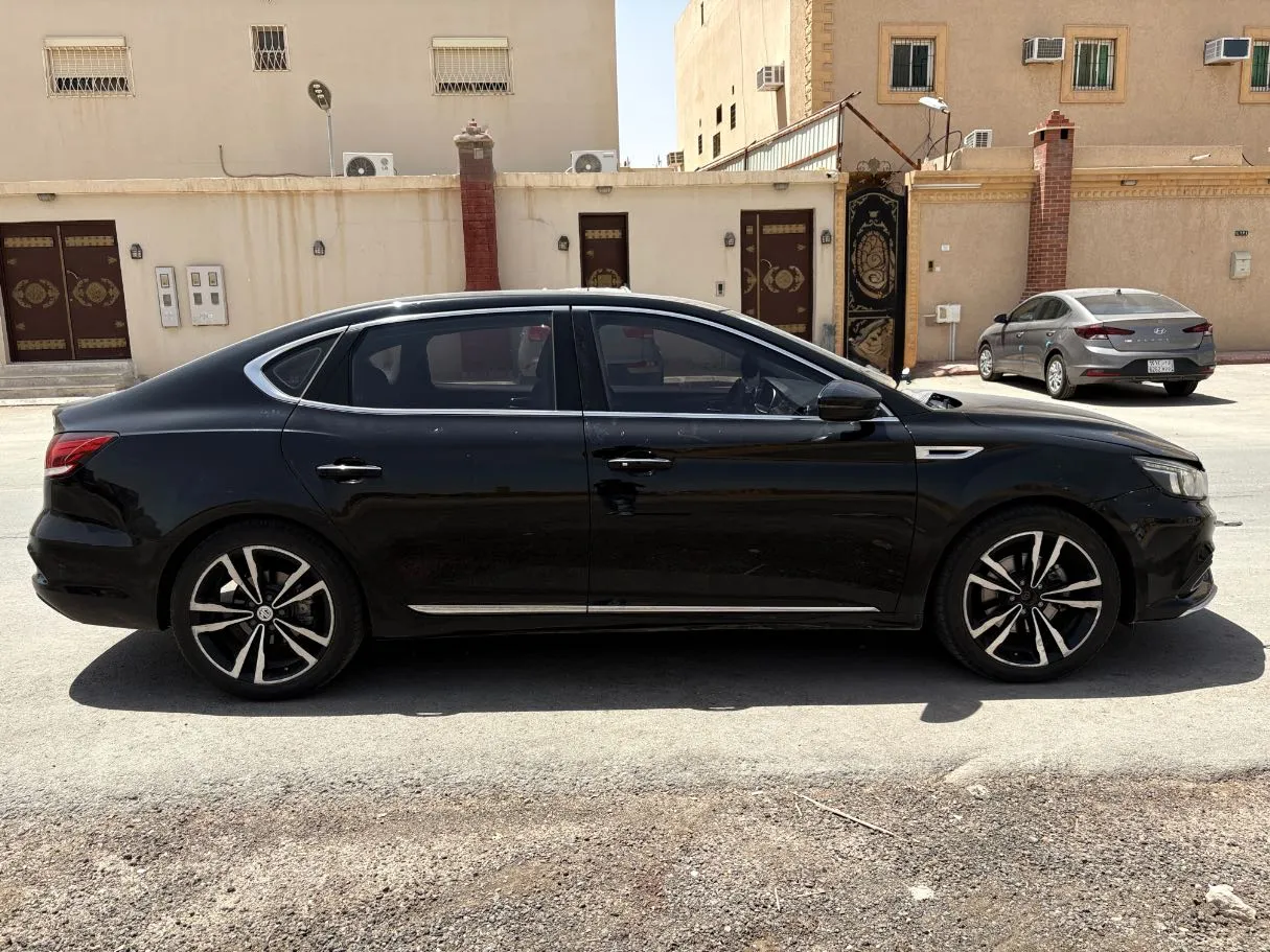 Car image 4
