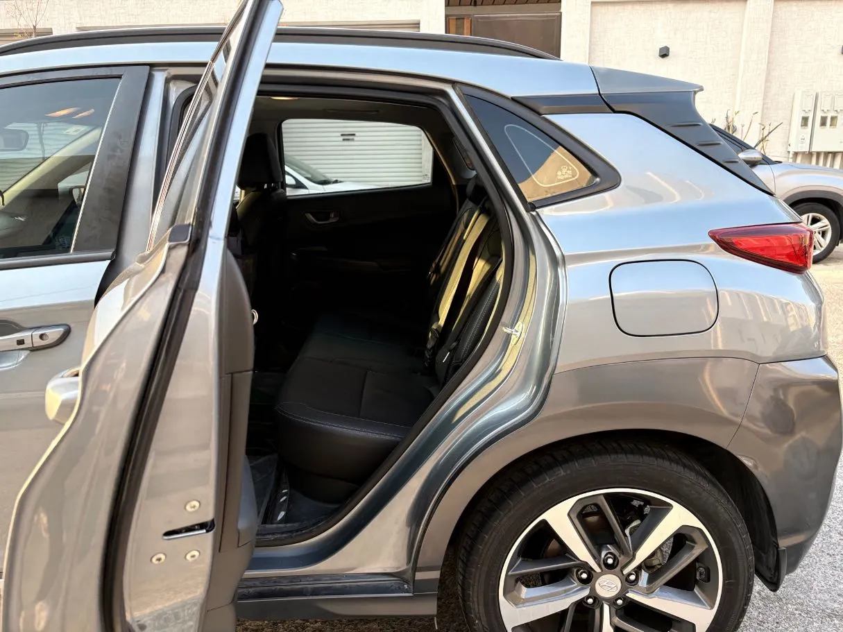 Car image 15