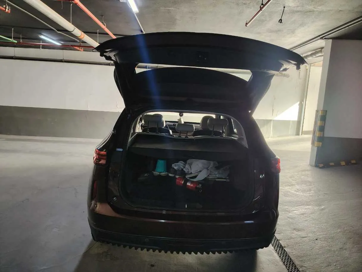 Car image 26