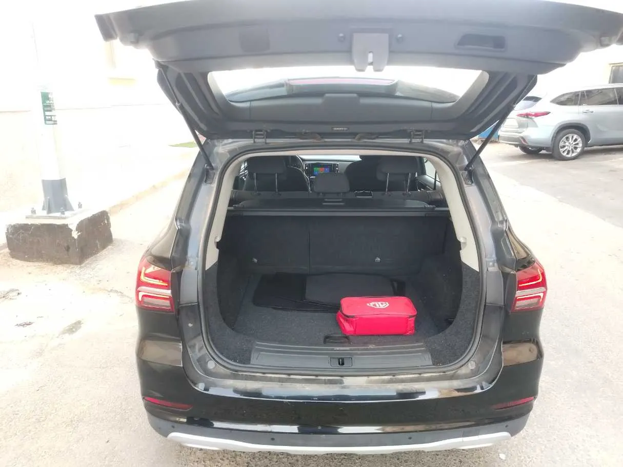 Car image 27