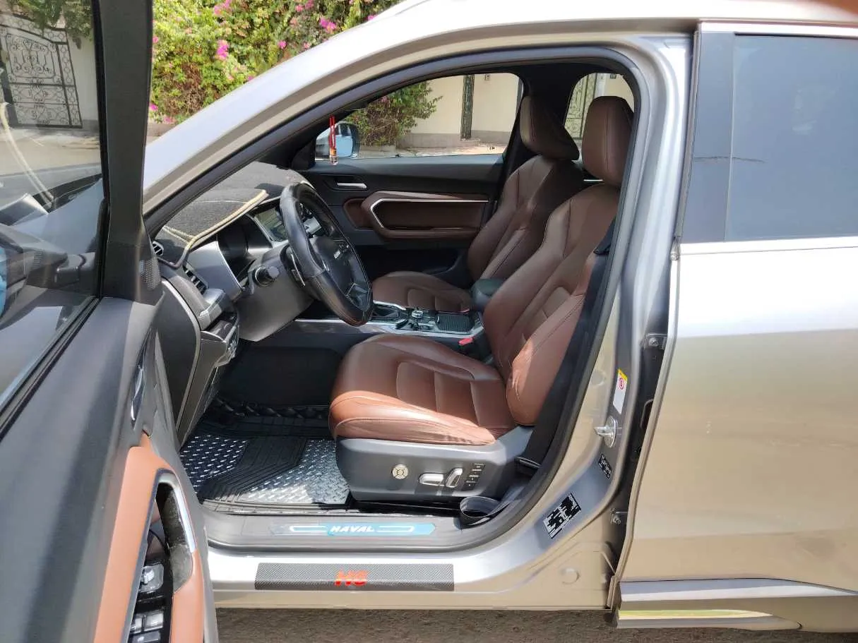 Car image 12