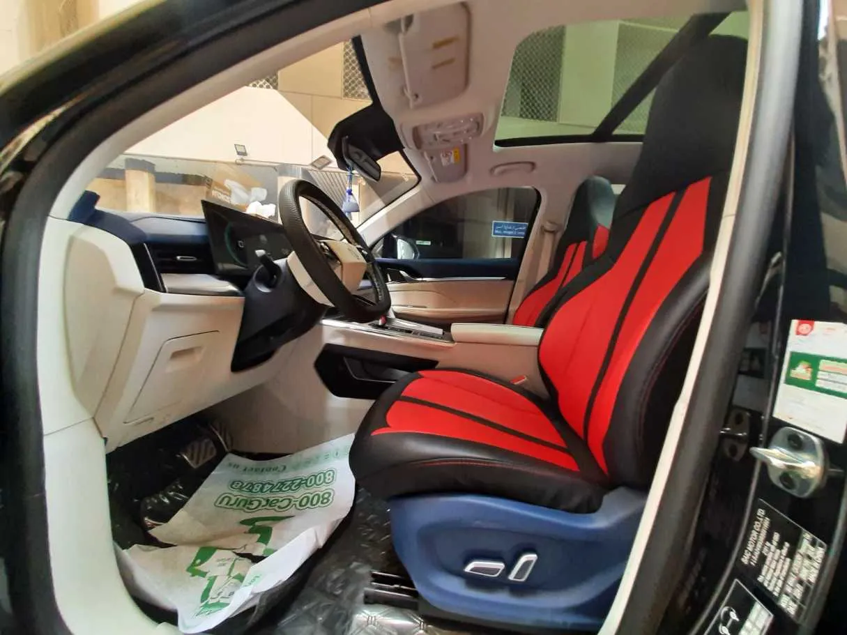 Car image 12