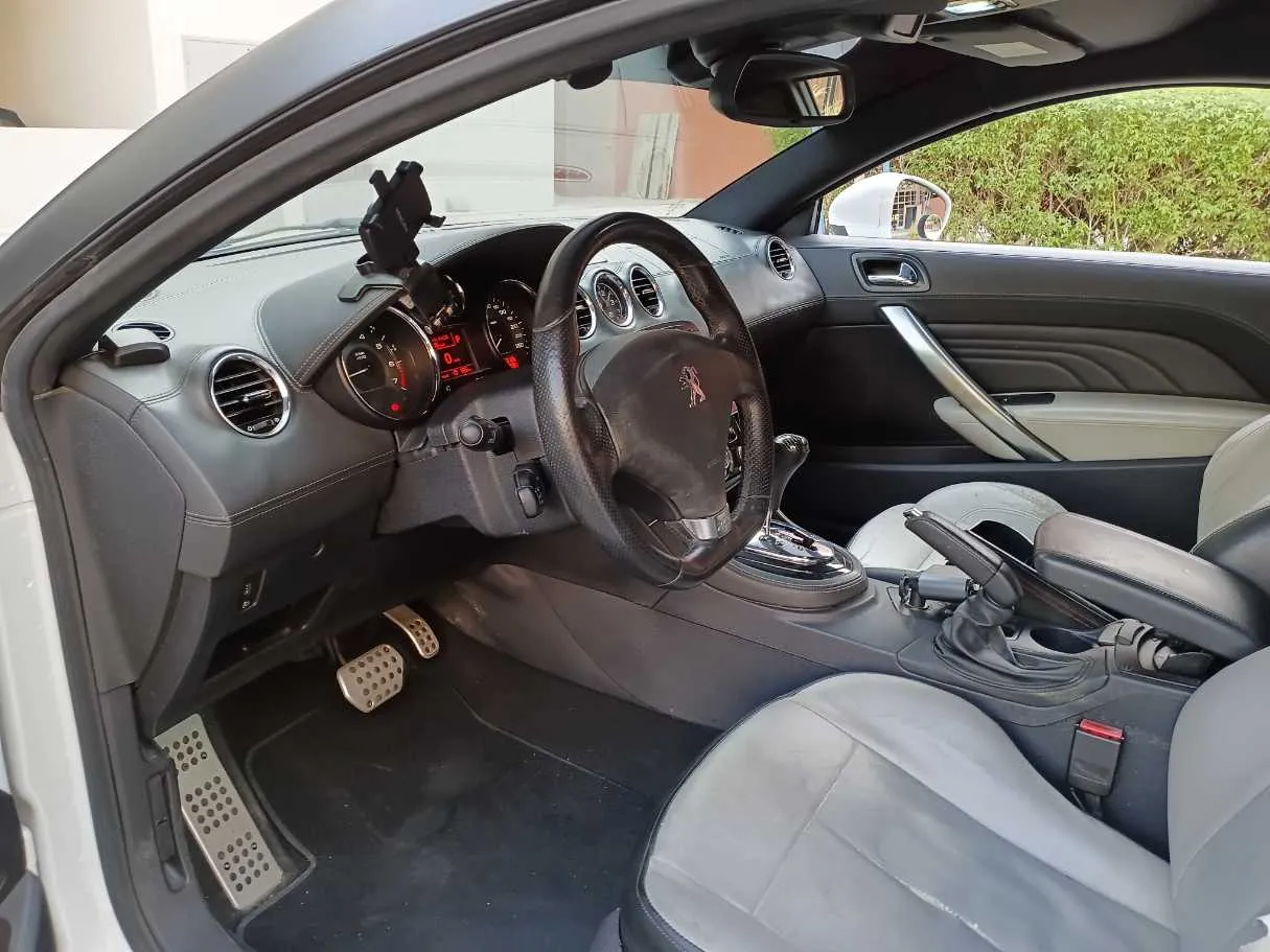 Car image 11