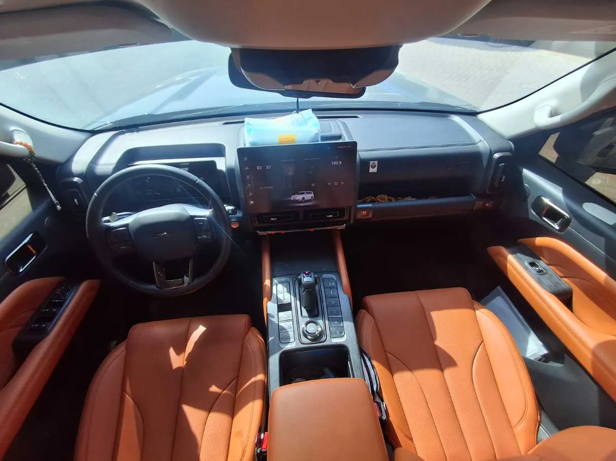 Car image 14