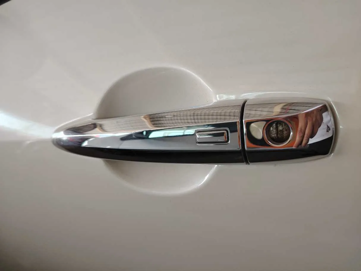 Car image 12